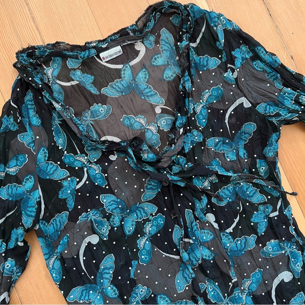 No boundaries butterfly shrug blouse S